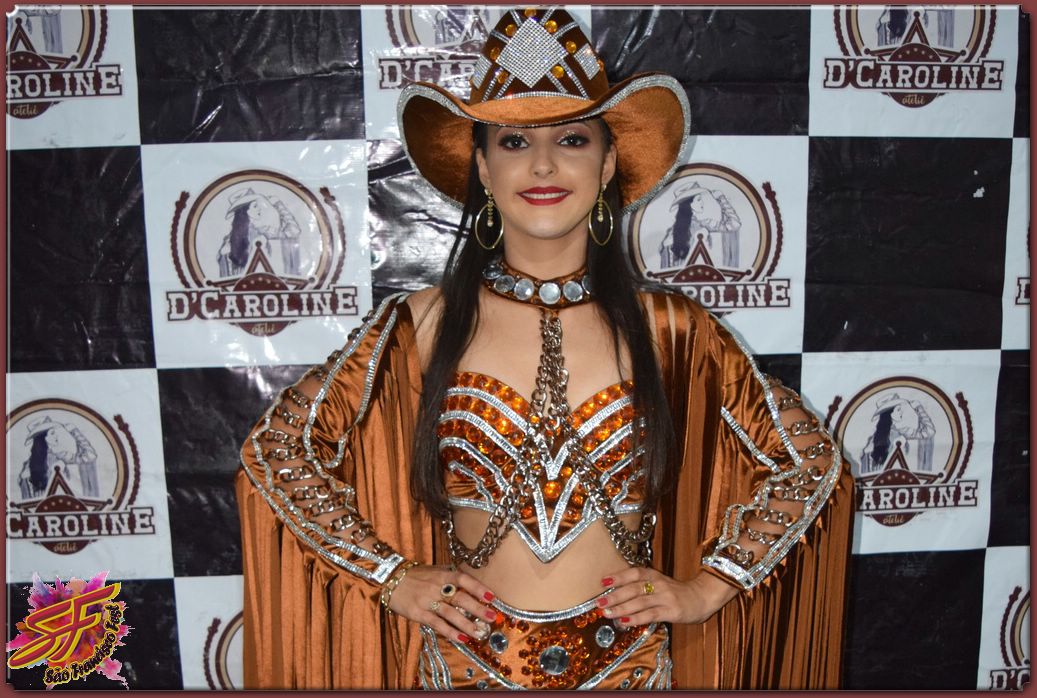 DESFILE DA RAINHA DA EXPOVALE 2019